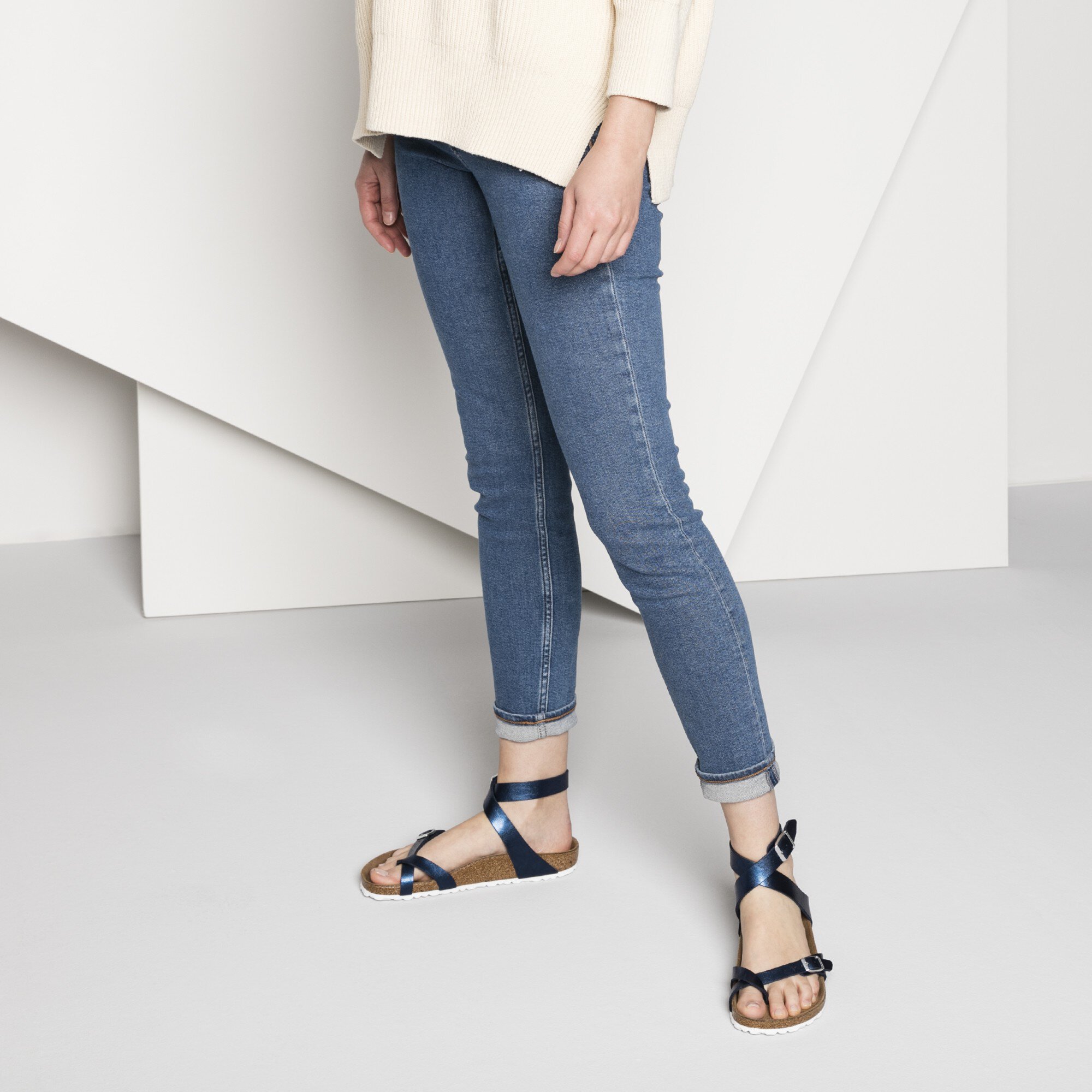 madrid big buckle pearl white